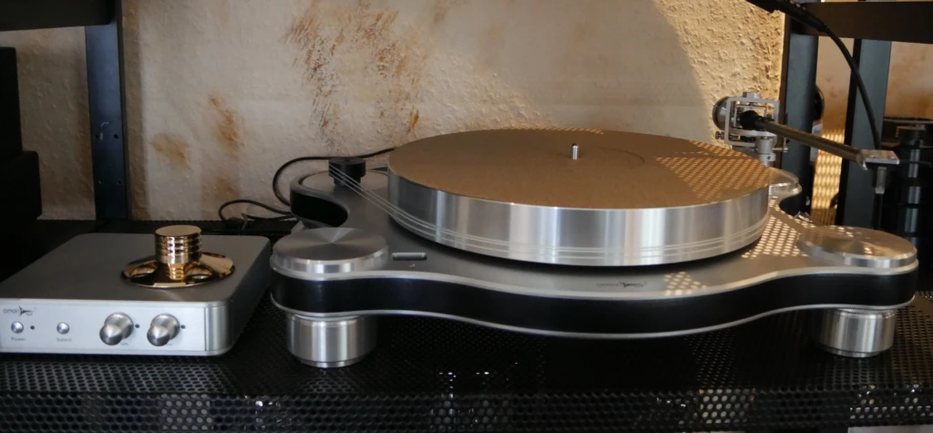 Amari Acoustics LP-22 EU, sehr aufwendiges Masselaufwerk, A&V-Highlight!